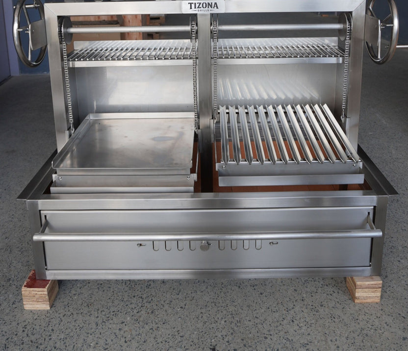 Tizona Built-In Commander Santa Maria grill - front view