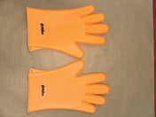 Orange heat-resistant silicone grill gloves, pair (real photo with tape measure)